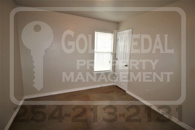 Building Photo - 4003 Cambridge Dr