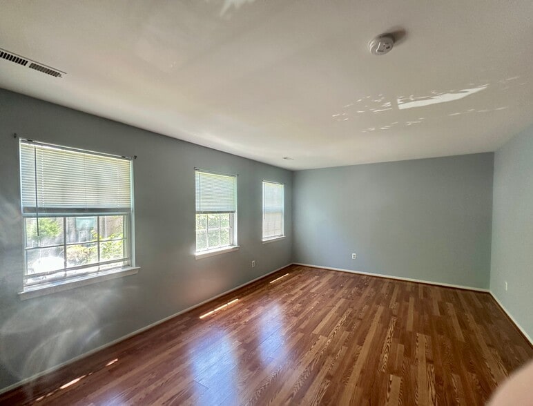 Building Photo - 11553 Sullnick Way