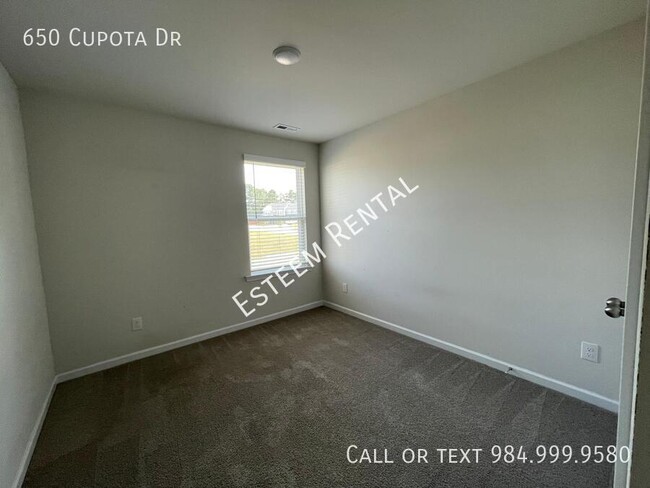 Building Photo - 650 Cupota Dr