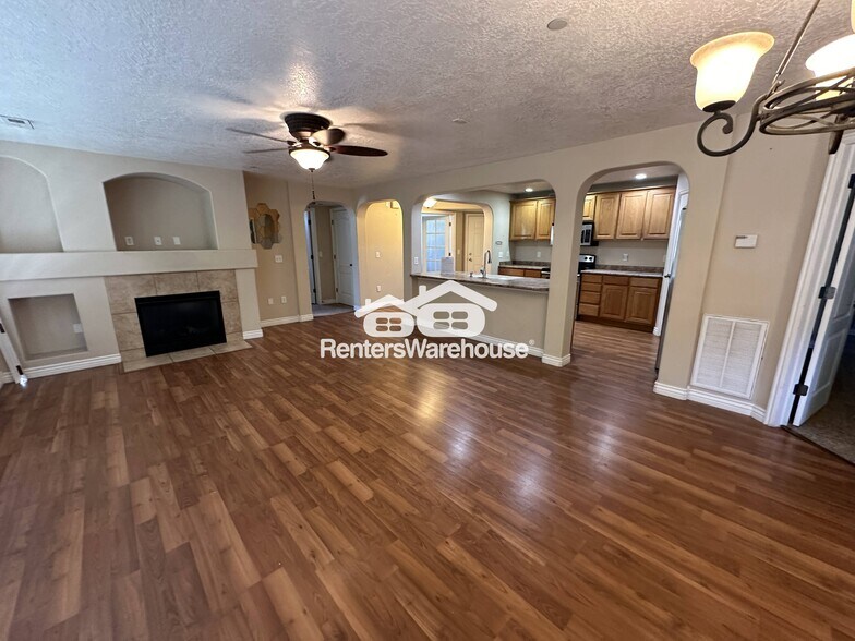 Building Photo - 1202 W 110 N