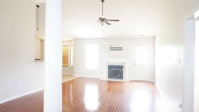 Building Photo - 104 Nesting Ln