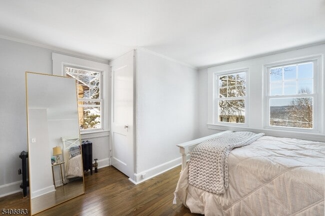 Building Photo - 11 Longview Trail E