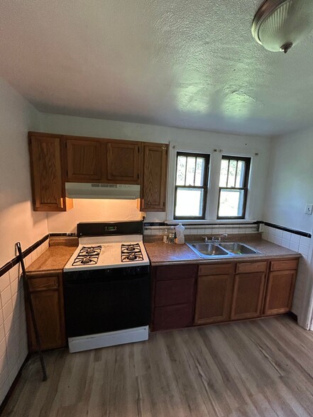 Building Photo - 2525 Tyrell Dr