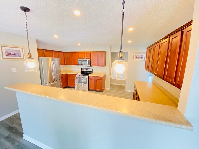 Building Photo - 5843 Amber Ln