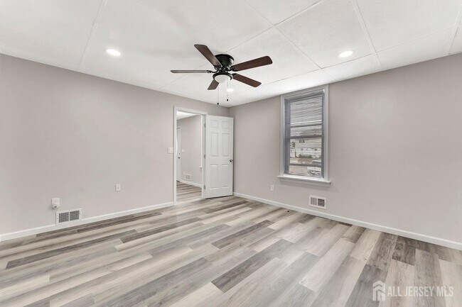 Building Photo - 601 Ridgeway Ave