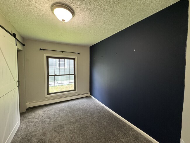 Building Photo - 935 Tuscarora Ave W