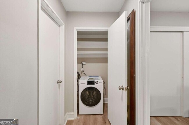 Building Photo - 3645 Peachtree Rd NE