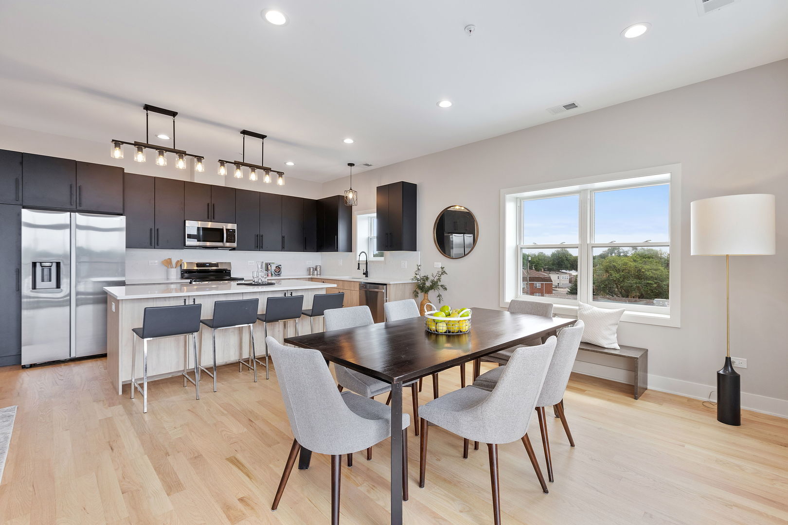 Building Photo - 5689 N Lincoln Ave