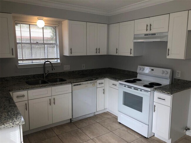 Building Photo - 4911 Algernon Dr
