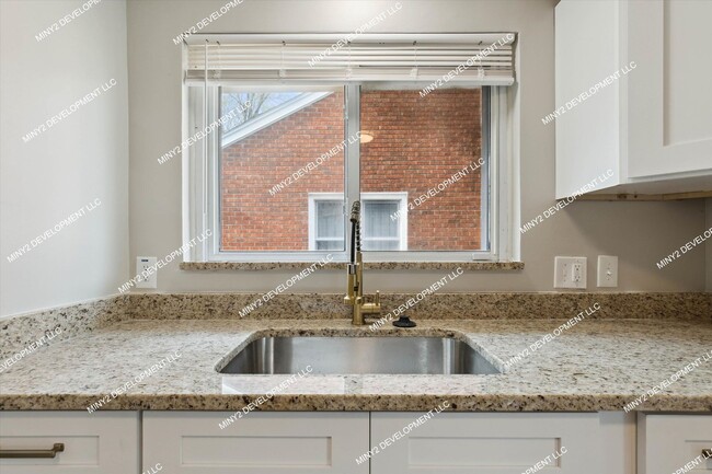 Building Photo - Completely Renovated 3-bedroo, 1.5-bathroo...