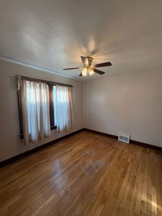 Building Photo - 5406-5408 Merkle Avenue