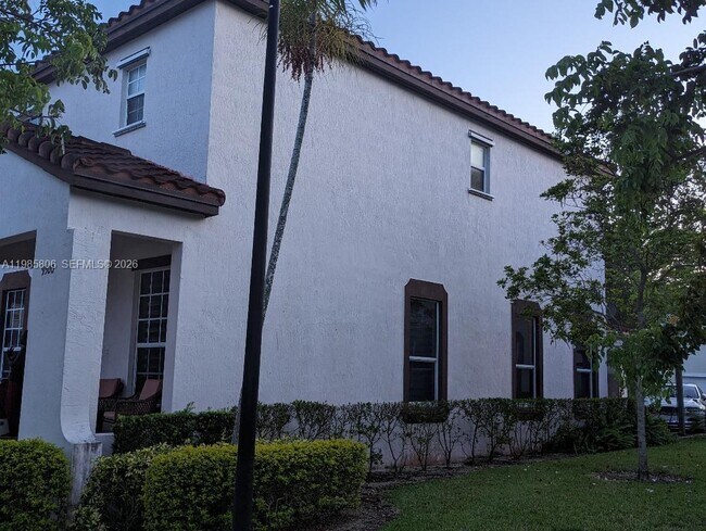 Building Photo - 9500 SW 171st Ct