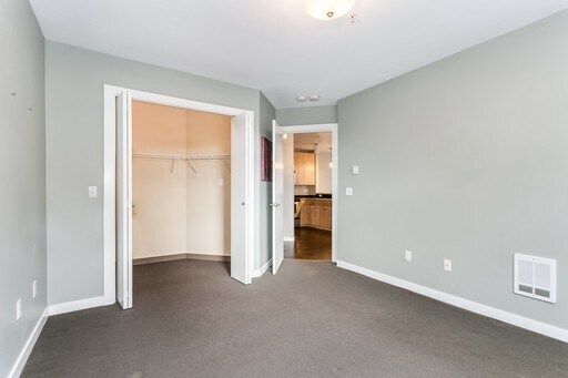 Building Photo - East Queen Anne Seattle 2 Bedroom Apartment for Rent | Lake Union Views, Rooftop Deck, In-Unit La...