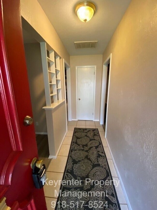 Building Photo - 3 Bed | 2 Full Bath | 31st & Memorial