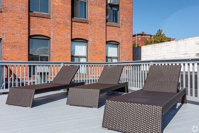 Building Photo - 45 Willow St