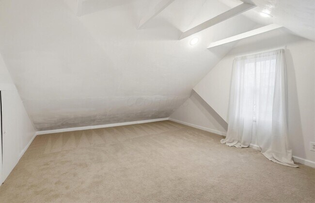 Building Photo - 2695 Bellwood Ave