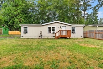 Building Photo - Updated and Spacious 3 bedroom in Timberlakes