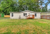 Building Photo - Updated and Spacious 3 bedroom in Timberlakes