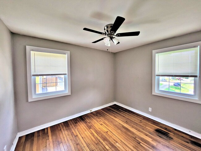 Building Photo - Two Bedroom Townhouse