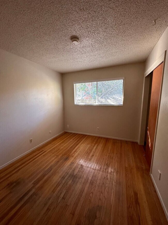 Building Photo - 2701 Blackburn Dr