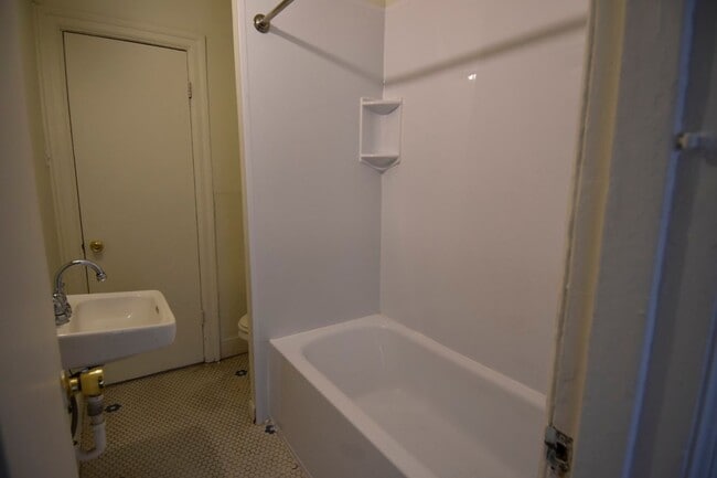 Building Photo - 820 Maury St