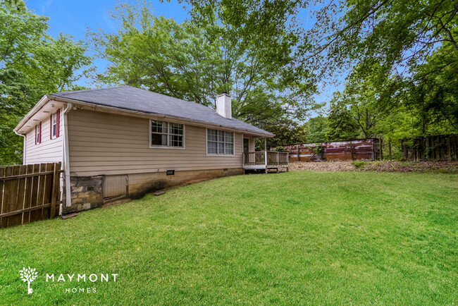 Building Photo - Bright And Updated Atlanta Home