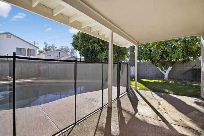 Building Photo - Gilbert Living with Private Pool