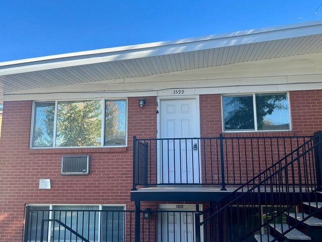 Building Photo - 1/2 off first month's rent on Remodeled unit in Millcreek