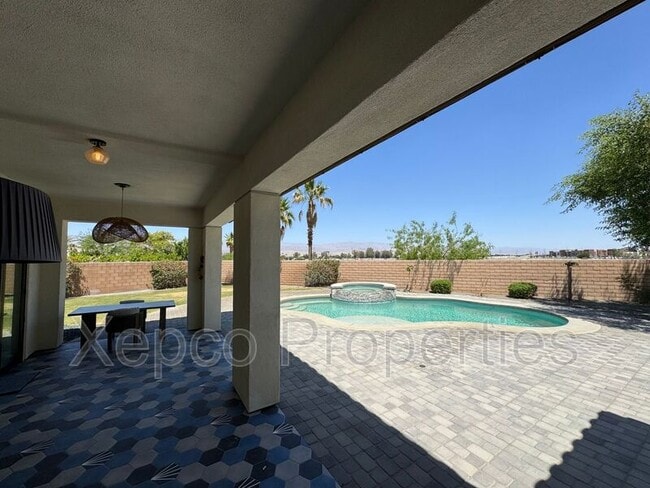 Building Photo - 74635 Tesla Dr
