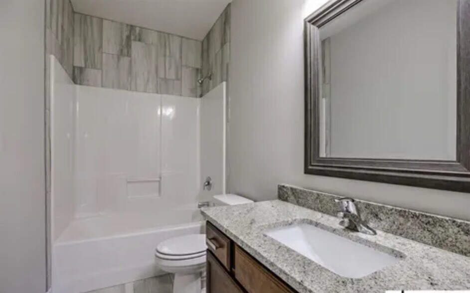 Building Photo - 16070 Hadan Dr