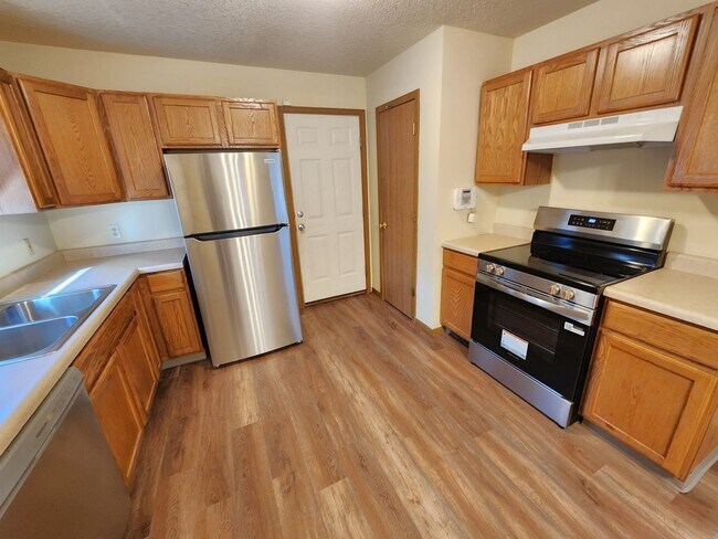 Building Photo - Great 3BR 2BTH Rancher Near Lake Shawnee