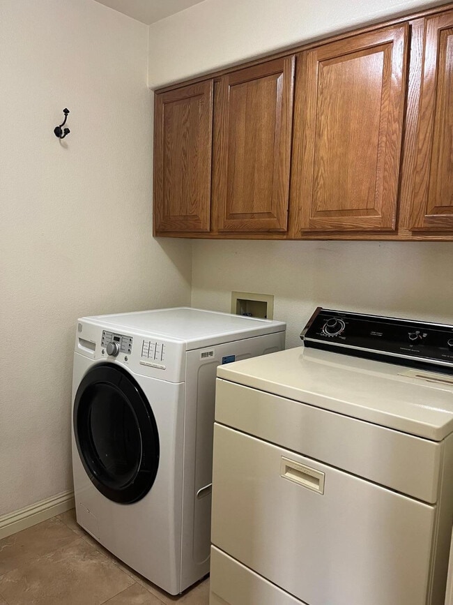 Building Photo - 187 W Amanda Ln