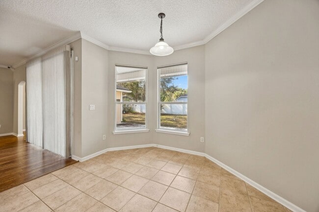 Building Photo - Spacious 4-Bedroom Home in Meadowfield with Fenced Yard