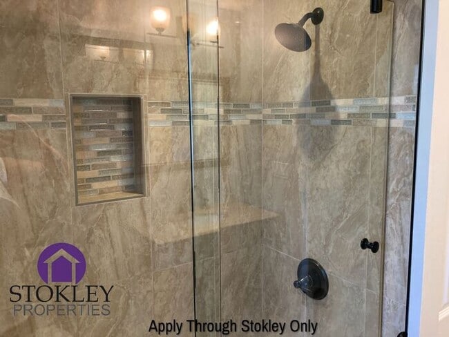 Building Photo - 2438 Upland Dr