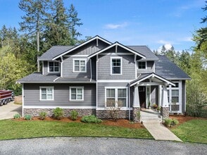 Building Photo - Custom Craftsman Estate on 1.5+ Sun-drenched Acres