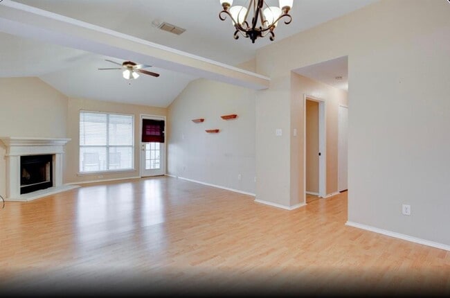 Building Photo - 10221 Tustin Terrace