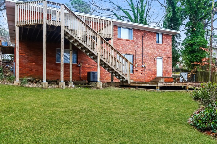 Building Photo - 612 Hall Dr