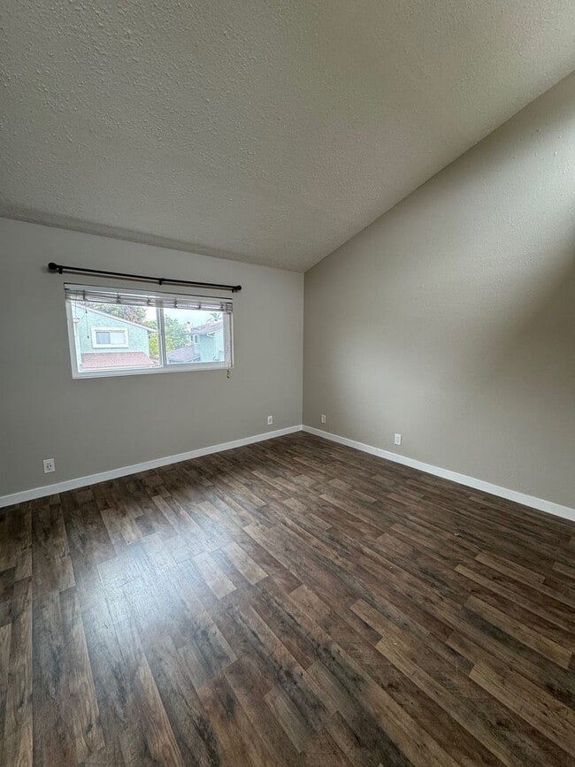 Building Photo - 2 Bedroom 2.5 Bathroom Condo for Rent Sout...