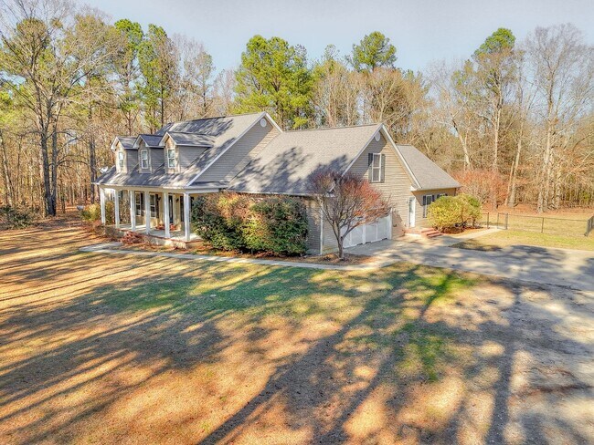 Building Photo - Large House on 3.5 Acres in Harlem