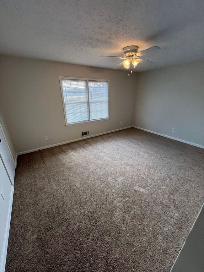 Building Photo - Available now!!! 2 Story townhome across from Briscoe Park!!