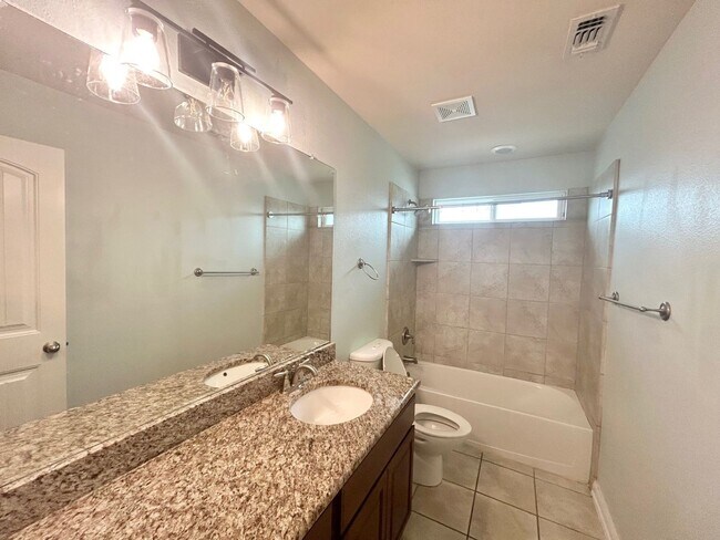 Building Photo - Gorgeous 4 Bed/ 3Bath house for rent! Avai...
