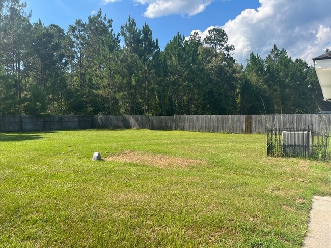Building Photo - FOR RENT 3 Bed 2 bath Pet friendly home