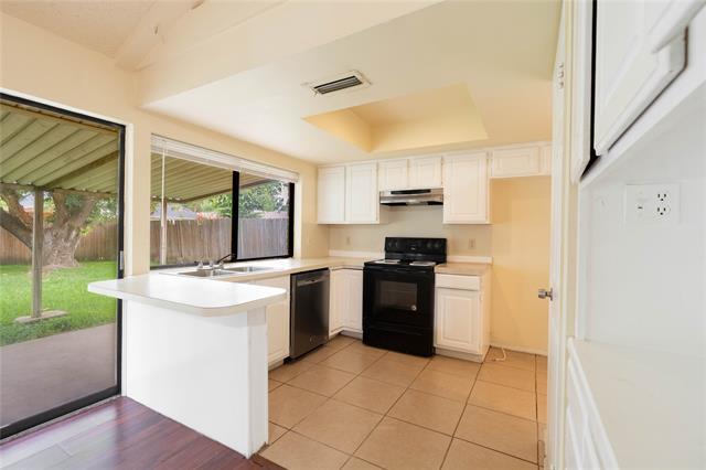 Building Photo - 510 Cranbrook Park