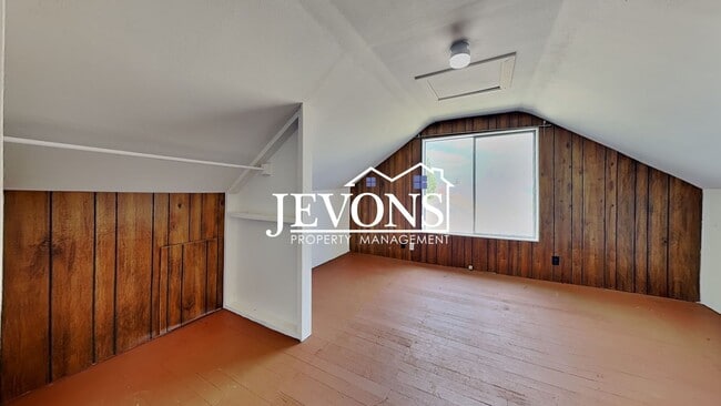 Building Photo - Charming 5-bedroom home near shopping, parks, and University of Puget Sound - Minutes from Cheney...