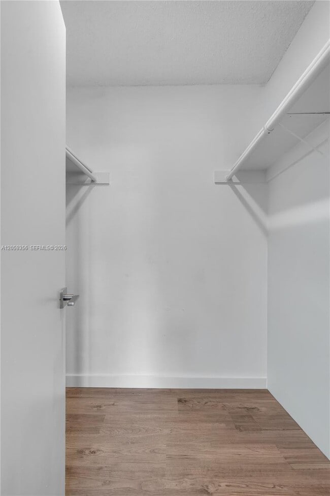 Building Photo - 9320 Fontainebleau Blvd