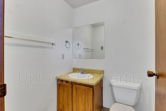 Building Photo - 5660 SW 180th Ave
