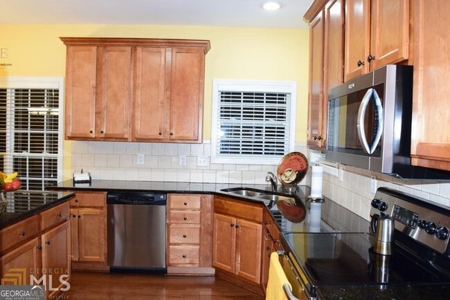 Building Photo - 45 Greenview Dr