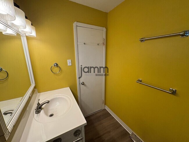 Building Photo - 14635 Sylvia Dr