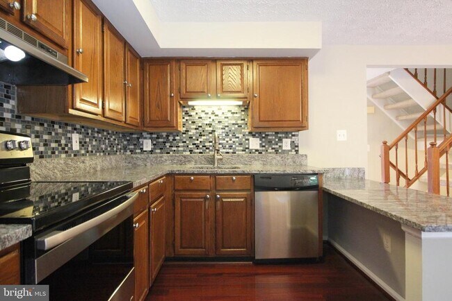 Building Photo - 14126 Red River Dr