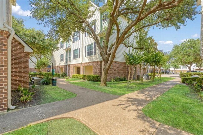Building Photo - 9200 Westheimer Rd